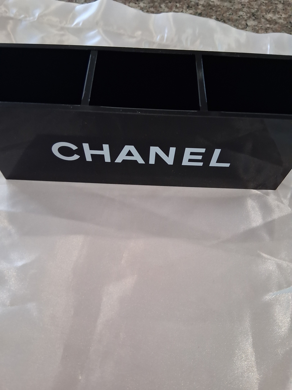 CHANEL VIP/ GWP Black BRUSH ORGANIZER Caddy - Sleek .New